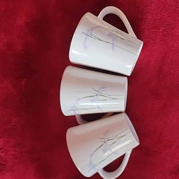 ☆Set of 3 Corelle Coordinates Stoneware. Shadow Iris Design. Coffee/Tea Mugs.☆ - Picture 1 of 9